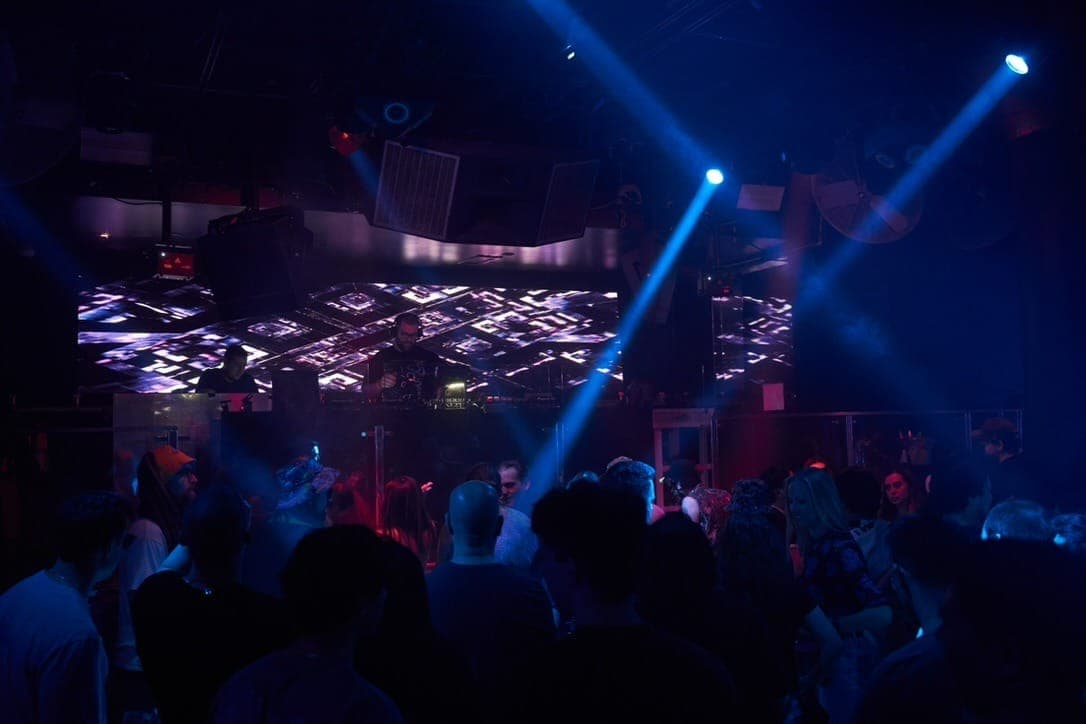 Full room and LED wall at Sound-Bar Chicago during compil3r's opening set for Qrion & Massane